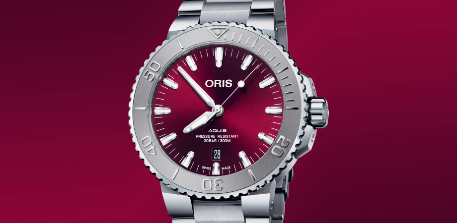 часы Oris Aquis Date Cherry теперь диаметром 43,5 мм