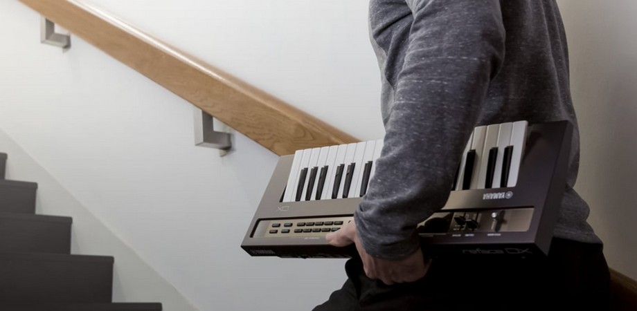 FM-синтезатор YAMAHA Reface DX - портативность