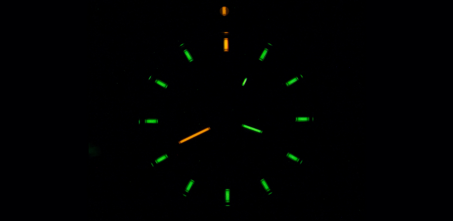 часы Luminox reference XS.3875 в темноте