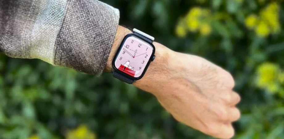 The Series 9 watch's display may be smaller, but it's still impressive